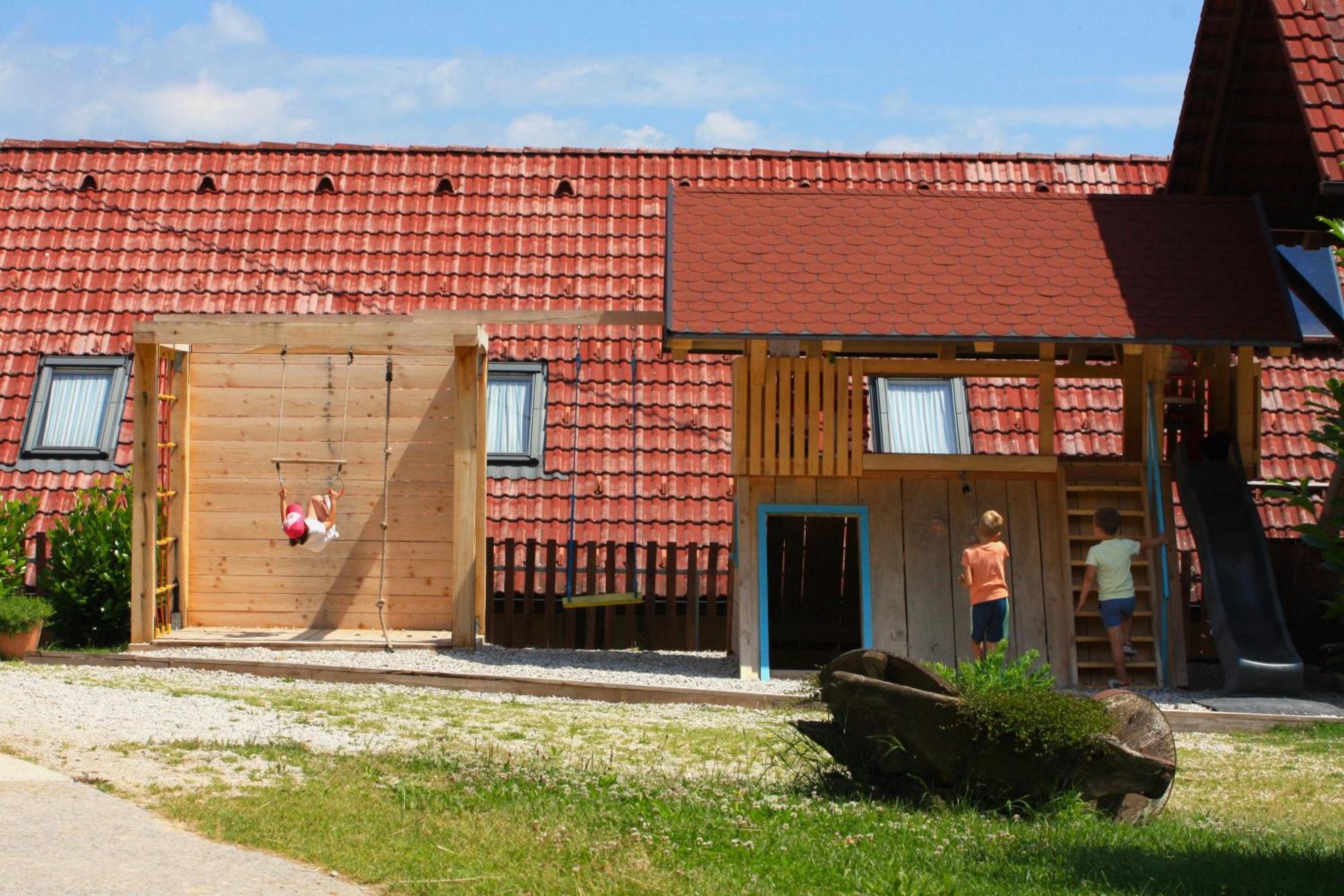 Farm Stay Zevnik Брежице Экстерьер фото