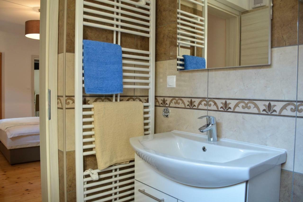 Farm Stay Zevnik Брежице Экстерьер фото