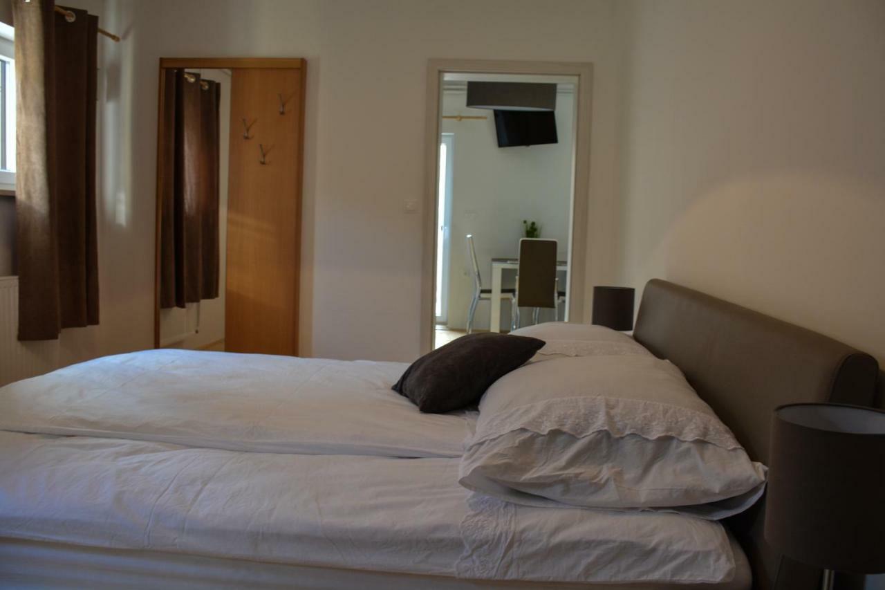Farm Stay Zevnik Брежице Экстерьер фото