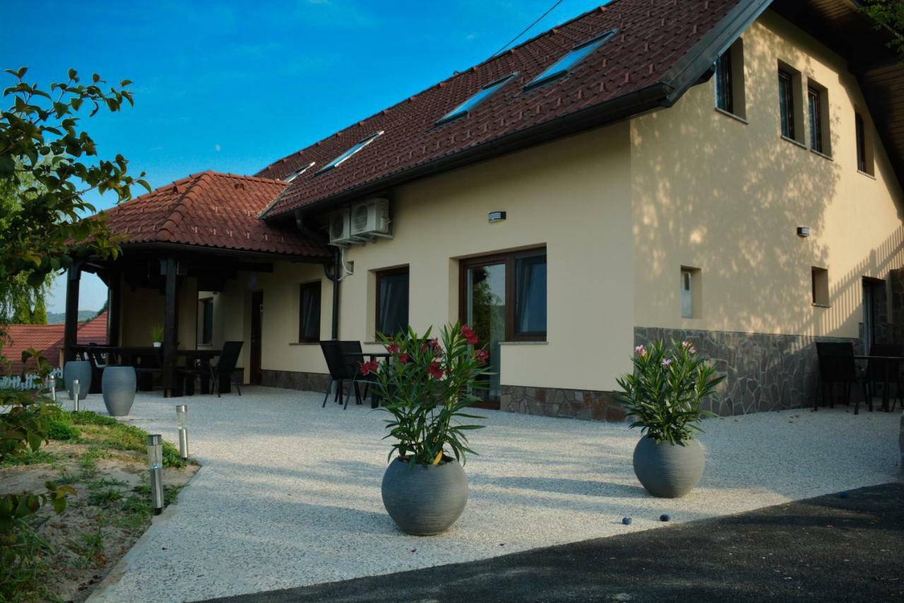Farm Stay Zevnik Брежице Экстерьер фото