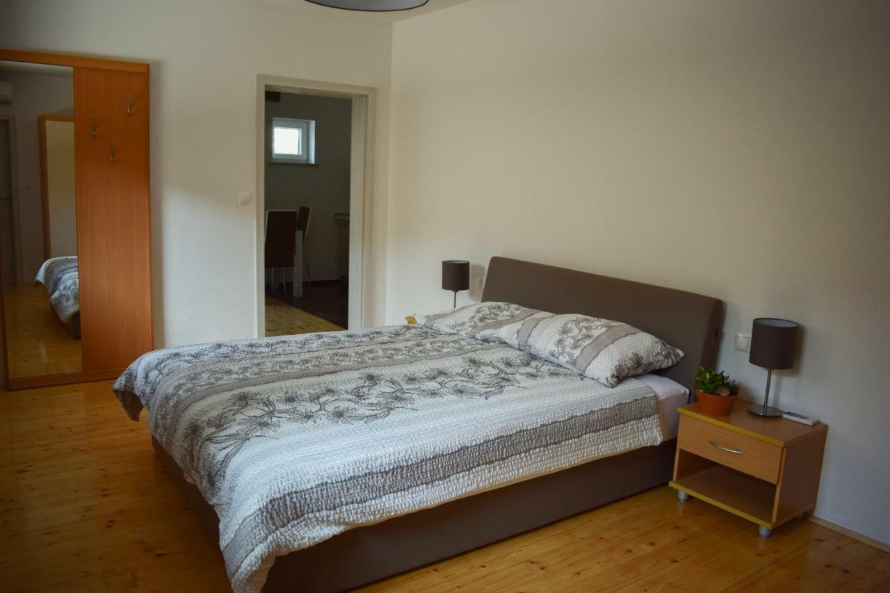 Farm Stay Zevnik Брежице Экстерьер фото