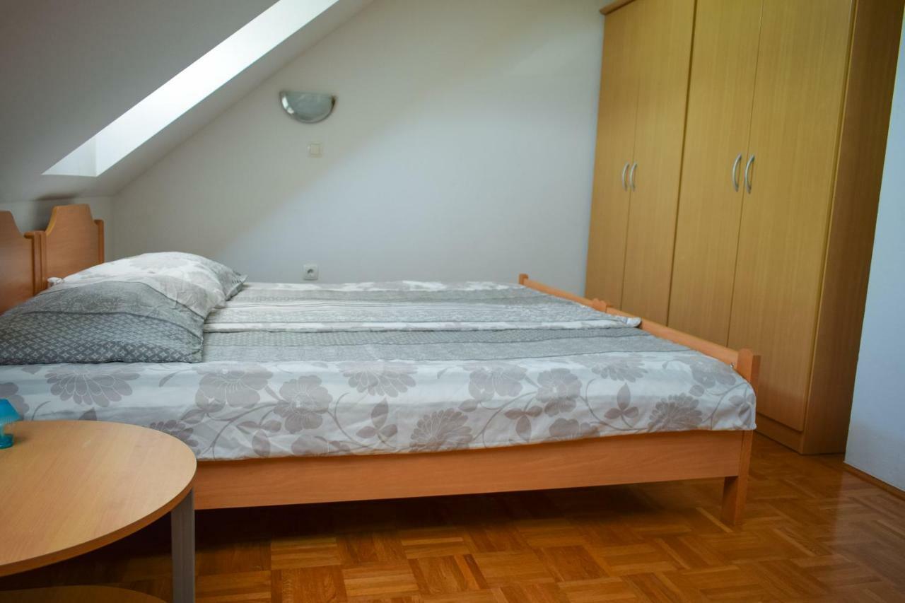 Farm Stay Zevnik Брежице Экстерьер фото