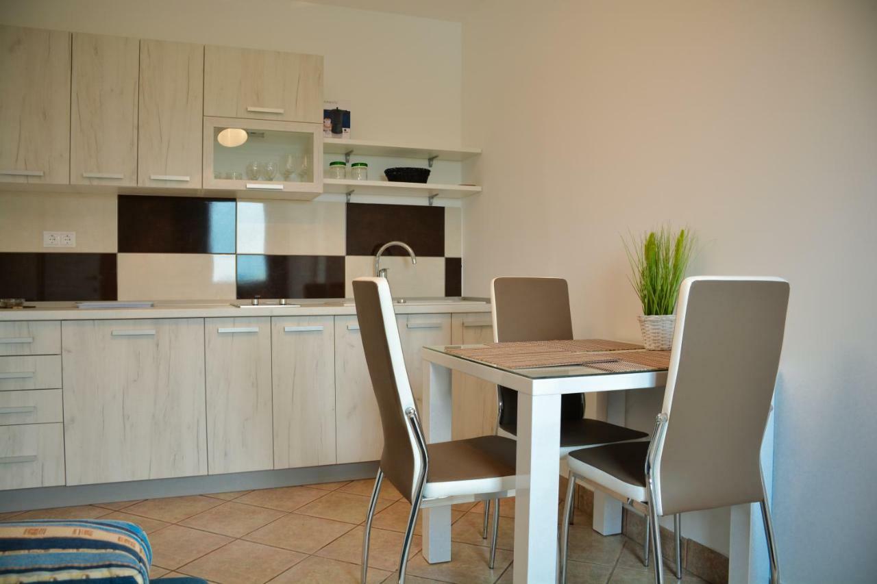 Farm Stay Zevnik Брежице Экстерьер фото