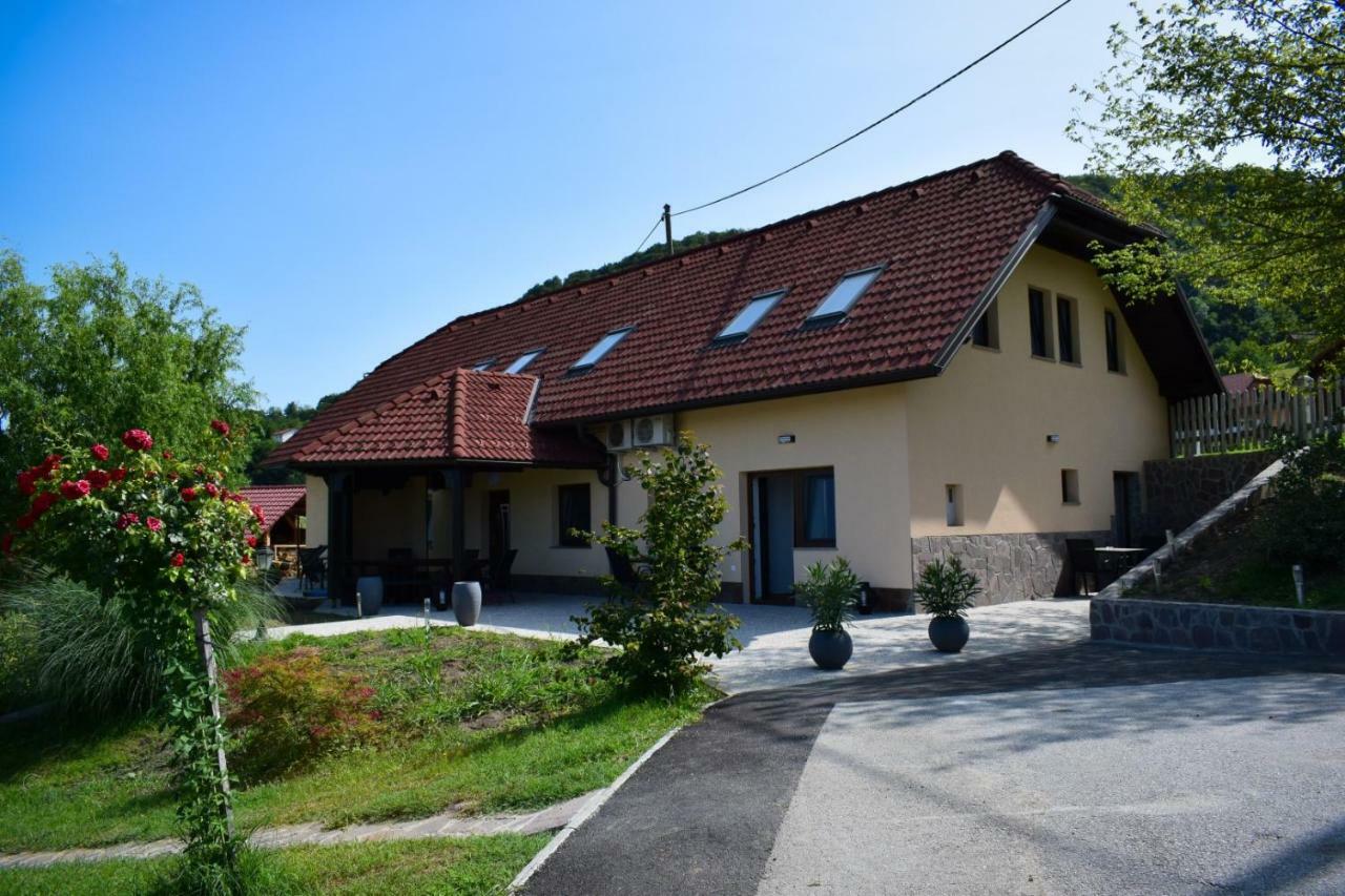 Farm Stay Zevnik Брежице Экстерьер фото